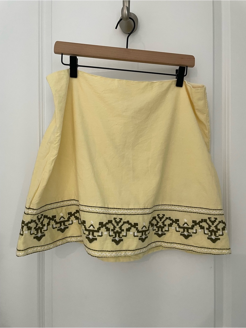 Julia Amory Mustique Skirt Buttercup Oxford Size XL Embroidered Preppy.       24 - Picture 2 of 9